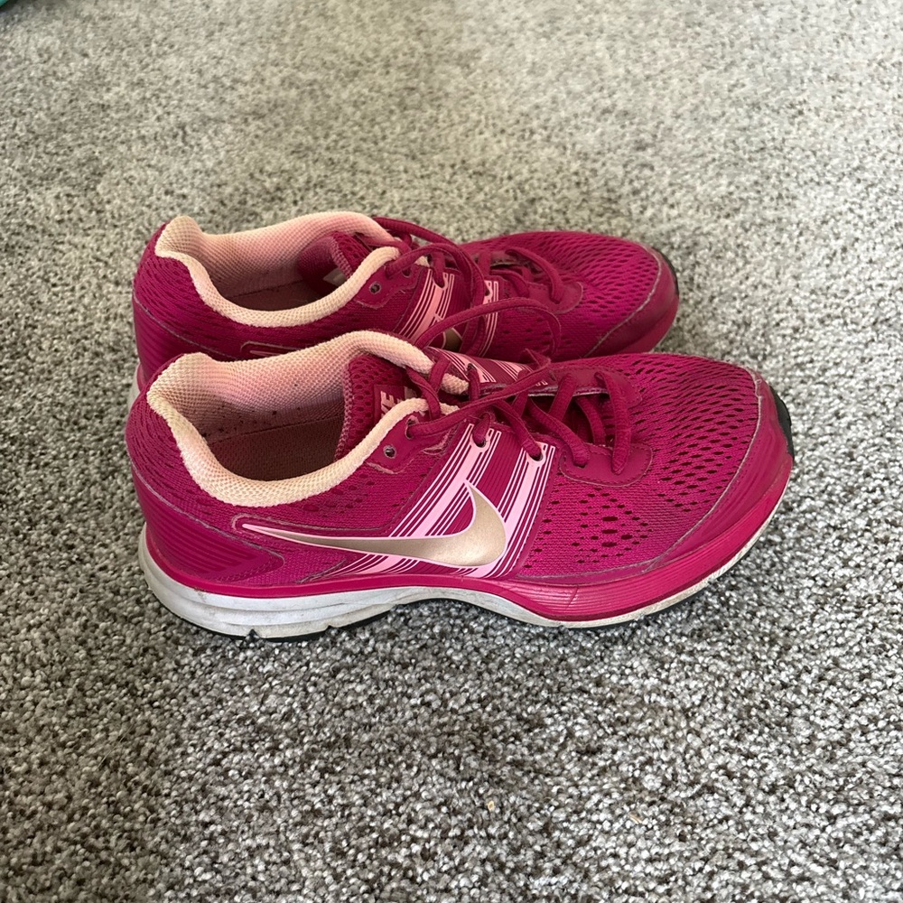 Nike Pink Athletic Shoes with Breathable Mesh and Streamlined Design